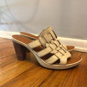 BORN slip on white chunky sandal size 10
